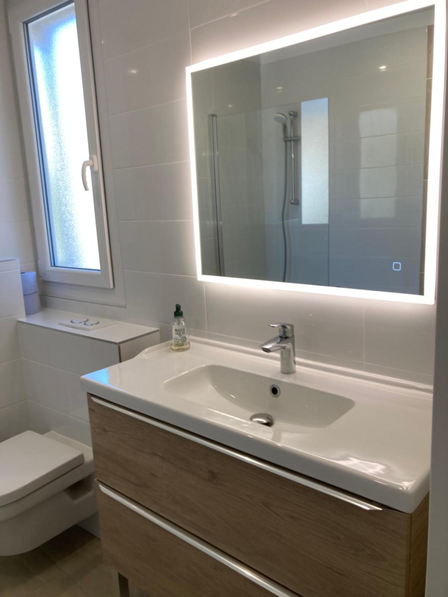 Chambre Parentale , Salle De Bain Privee, Acces Plages & Vue Mer Du Salon Dans Appartement Partage Chez L'Habitant ,, Master Bedroom, Private Bathroom, Beach Access & Sea View คานส์ ภายนอก รูปภาพ